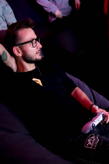 комната люди 3